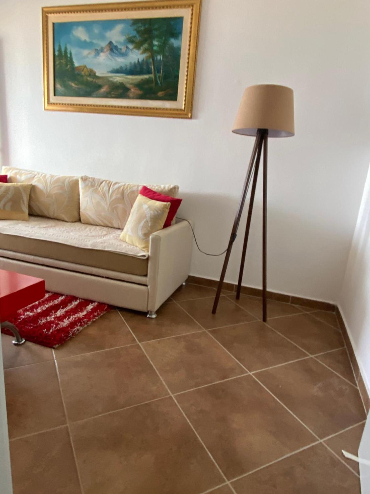 Albi Apartmet Beachfront In Apartament Shëngjin